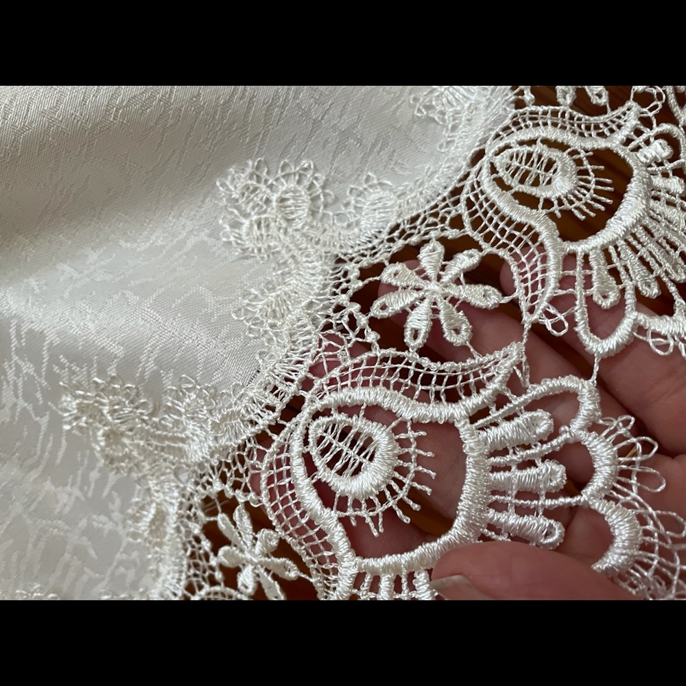 Tablecloth - Picture 4 of 5